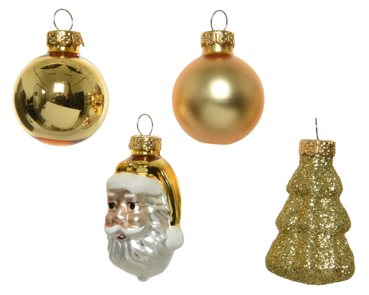 Kerstornamenten: goudkleurige ballen, Sint-figuur en glinsterende kerstboomhanger.