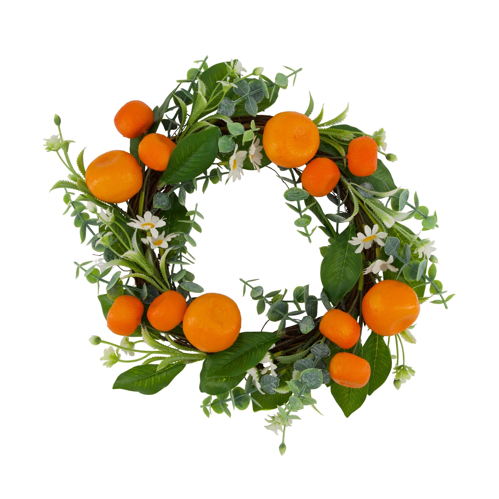 Oranje kunstkrans met groene bladeren en oranje bolvruchten, met witte bloemetjes