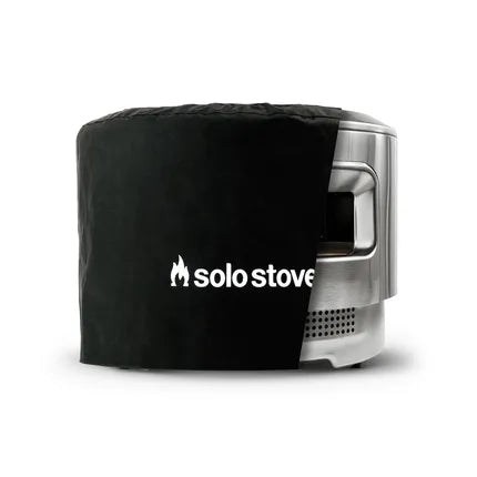 Beschermhoes voor Solo Stove pi pizzaoven, zwarte hoes met witte Solo Stove-logo.