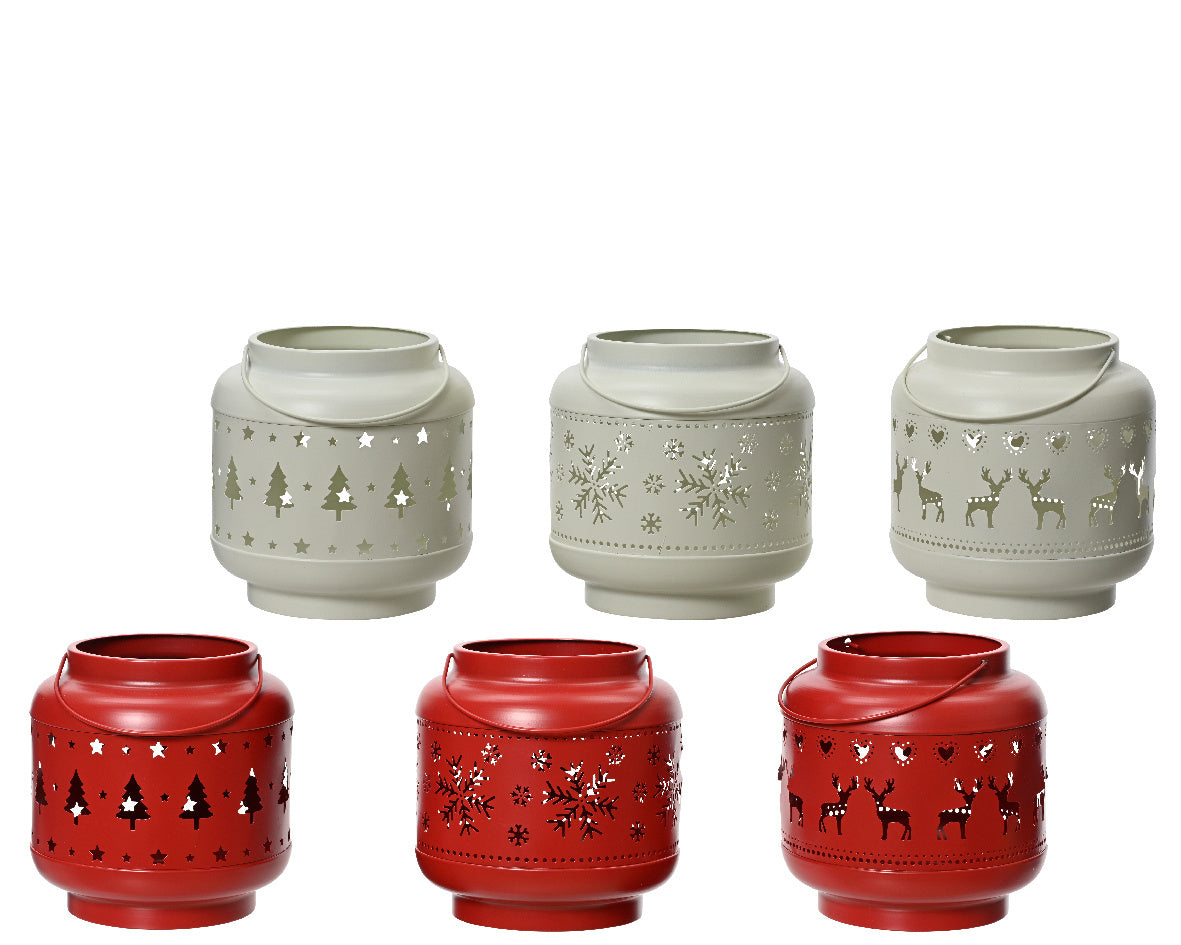 Kerstlantaarns van ijzer met glazen inzet, met ster- en rendierdecor.