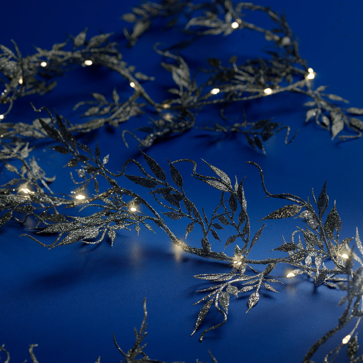 Decoratieve takjeslinger met micro-leds, goudkleurige takken en warmwit licht