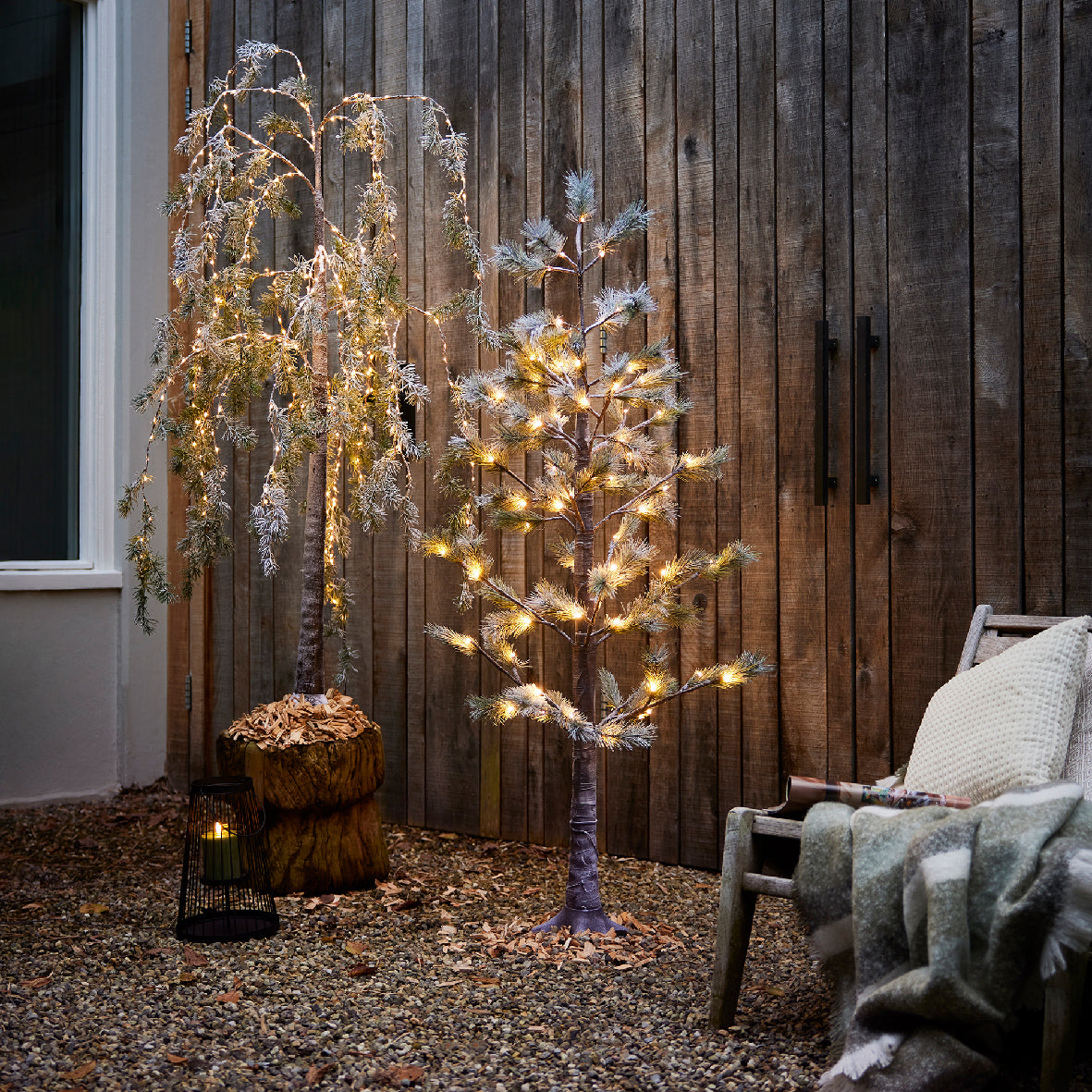 Verlichte pvc buitenboom met hangende takken en warm-witte micro-LEDs op voet