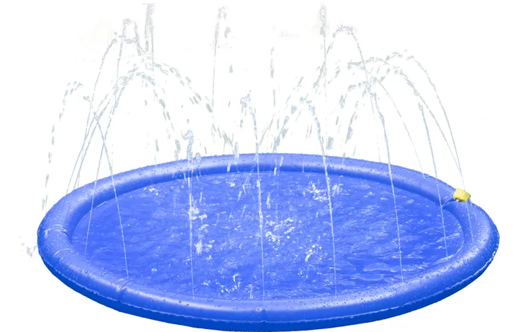Ronde sprinkelmat van blauw plastic, met verhoogde rand en open midden