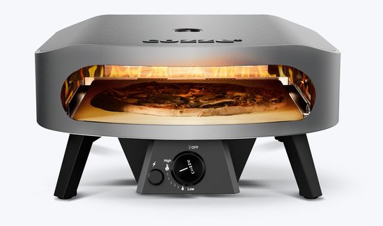 Grijze gas pizzaoven met vlammen en pizza in de open kookruimte