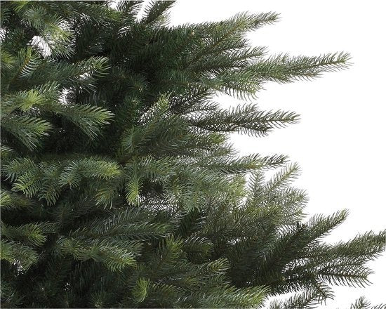 Kunstkerstboom takken met groene naalden, close-up