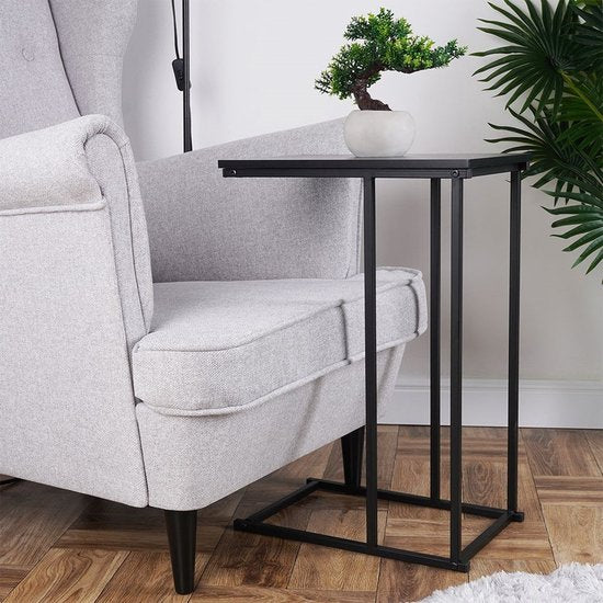 Zwarte bijzettafel met MDF topblad en metalen poten met onderframe