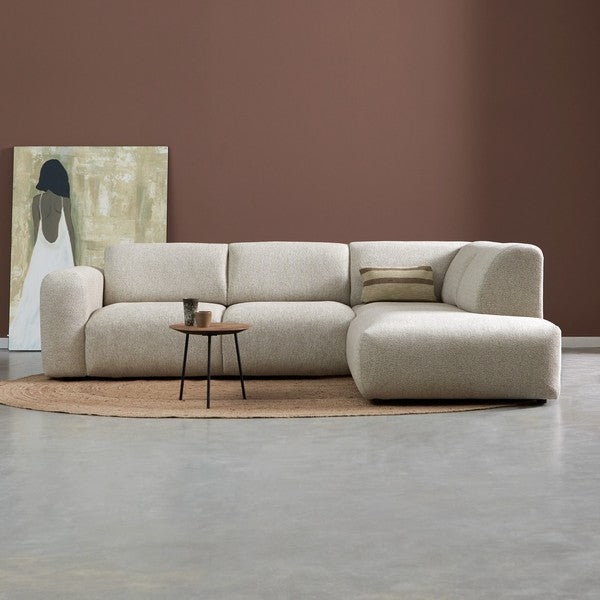 Sofa met chaise longue rechts, lichtbeige stof en losse kussens