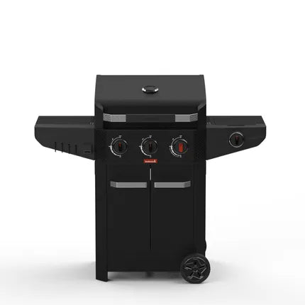 Zwarte gasbarbecue met gesloten deksel, bedieningsknoppen en zijplank