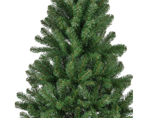Groene kunstkerstboom takken met dichte naalden, close-up