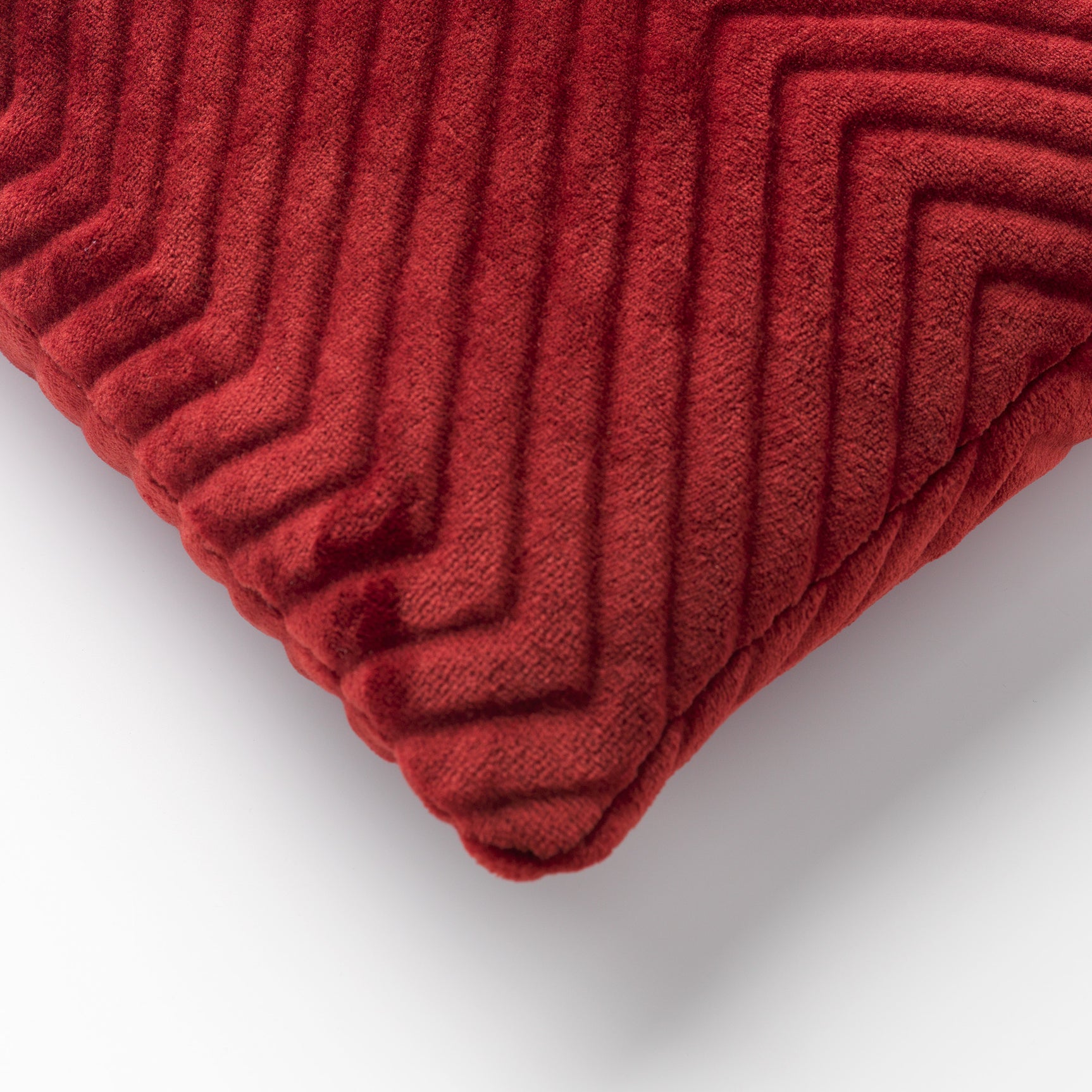 Sierkussen Zico 45x45 cm in rode merlot met geribde zigzagdetails