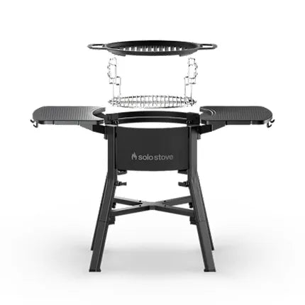 Zwart Solo Stove bonfire grillkookstation met ronde grill en pootstandaard