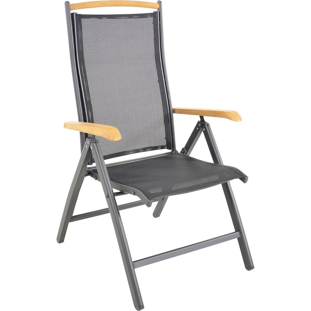 Ligstoel met grijze stof, houten armleuningen en metalen frame, in open stand