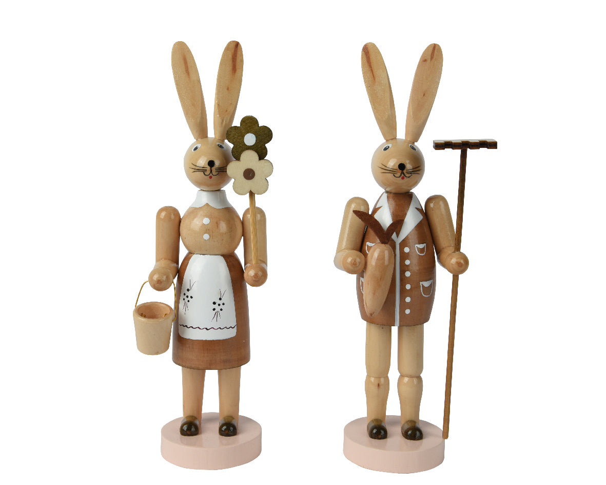 Houten notenkrakers: konijnfiguren met bloem en emmer, set van twee