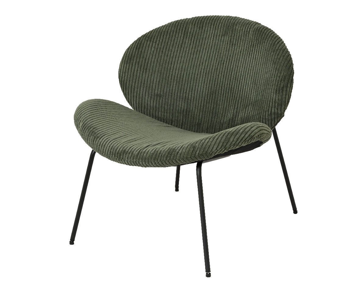 Loungefauteuil voor binnen met olijfgroene polyester stoffering en vier zwarte poten.