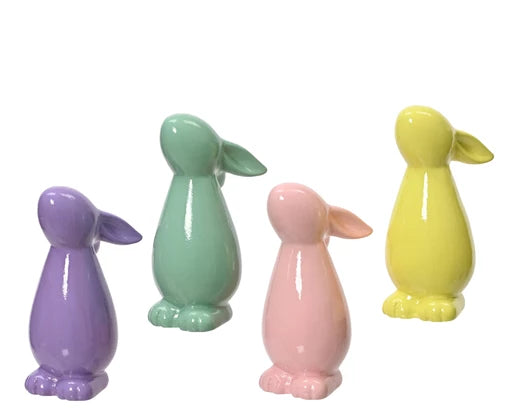 Set van vier konijnenbeeldjes: paars, groen, roze en geel.