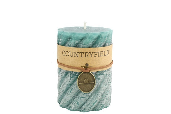 Spiraalkaars petrolgroen met katoenen label Countryfield en metalen hanger