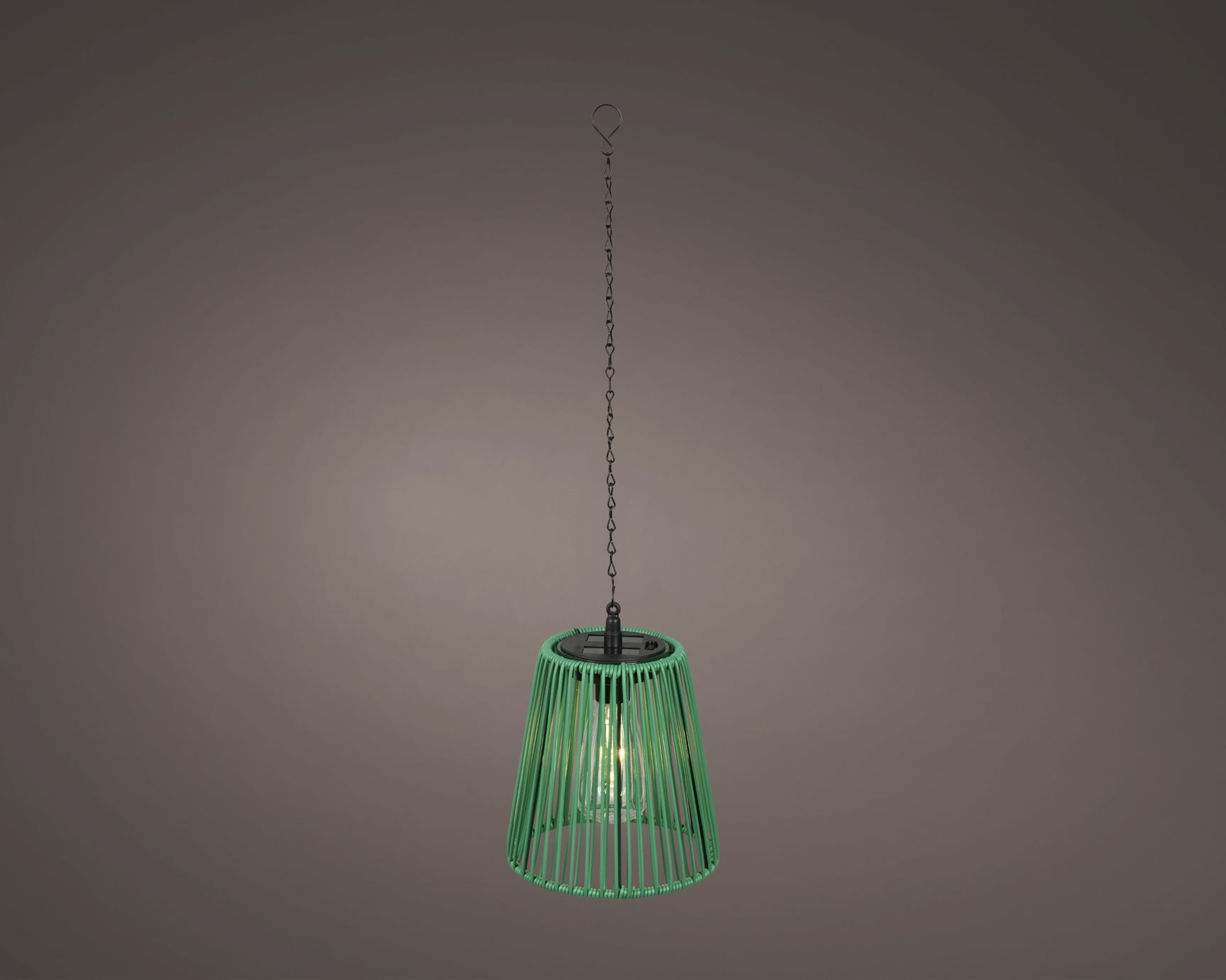 Groene rieten hanglamp met koepelkap en ophangketting