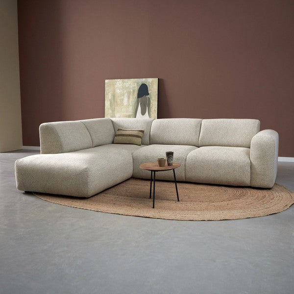 Lichtbeige stoffen hoekbank met chaise links, brede zitting en rugkussens