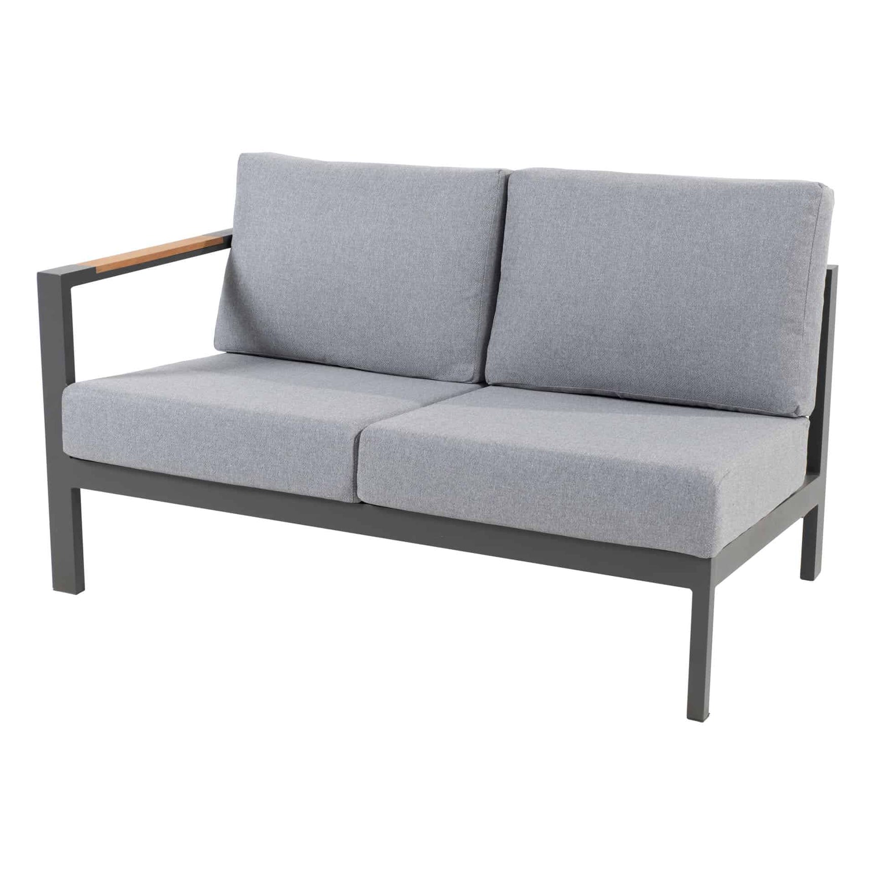 Twee-zits loungebank met lichtgrijze bekleding en rechthoekige kussens