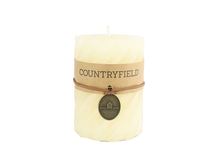 Cilinder kaars in crème met bruine band en opschrift COUNTRYFIELD, ronde medaille