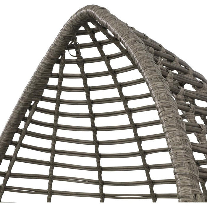 gevlochten rotan frame van hangstoel, close-up van ringen en banden