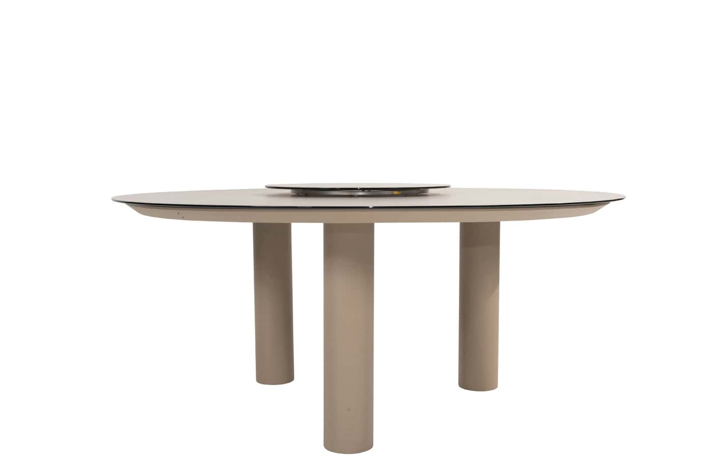 Ronde eettafel met lichtbeige blad en slanke houten poten, zijaanzicht