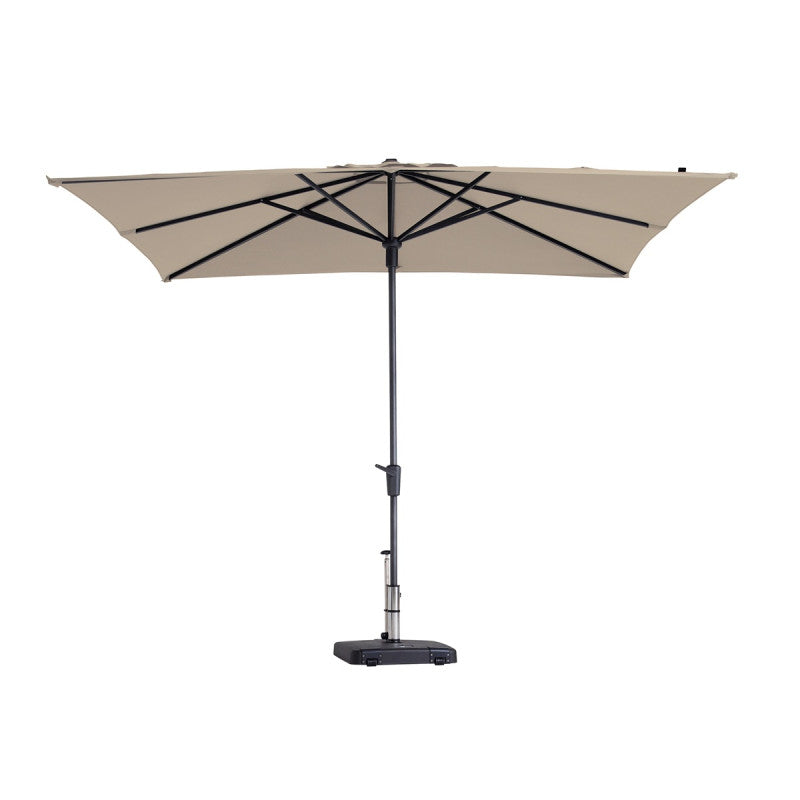 Vierkante parasol met ecru doek en zwarte kruisspanten, middenpaal.