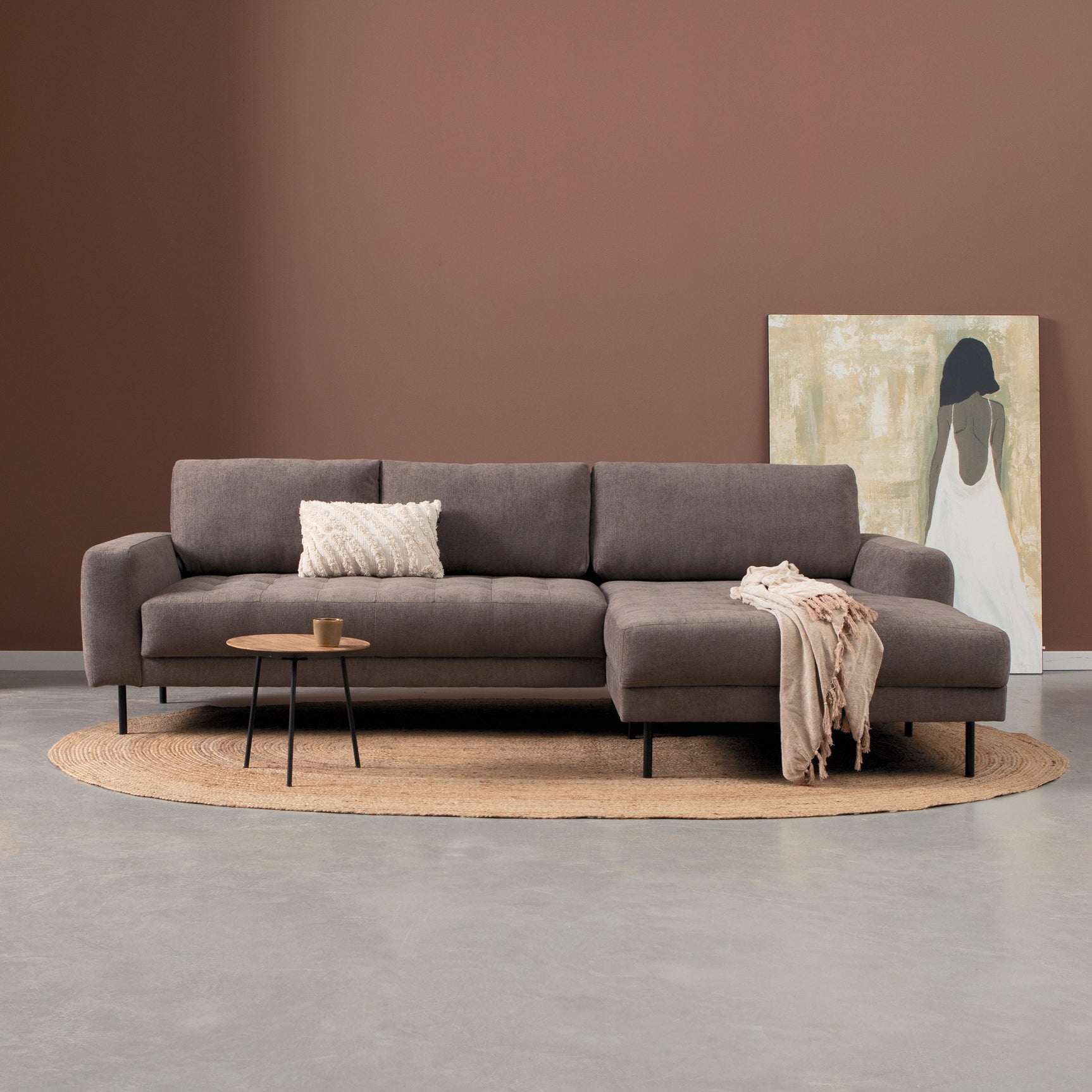 Bank met chaise longue rechts, grijze stoffering en lage zwarte poten