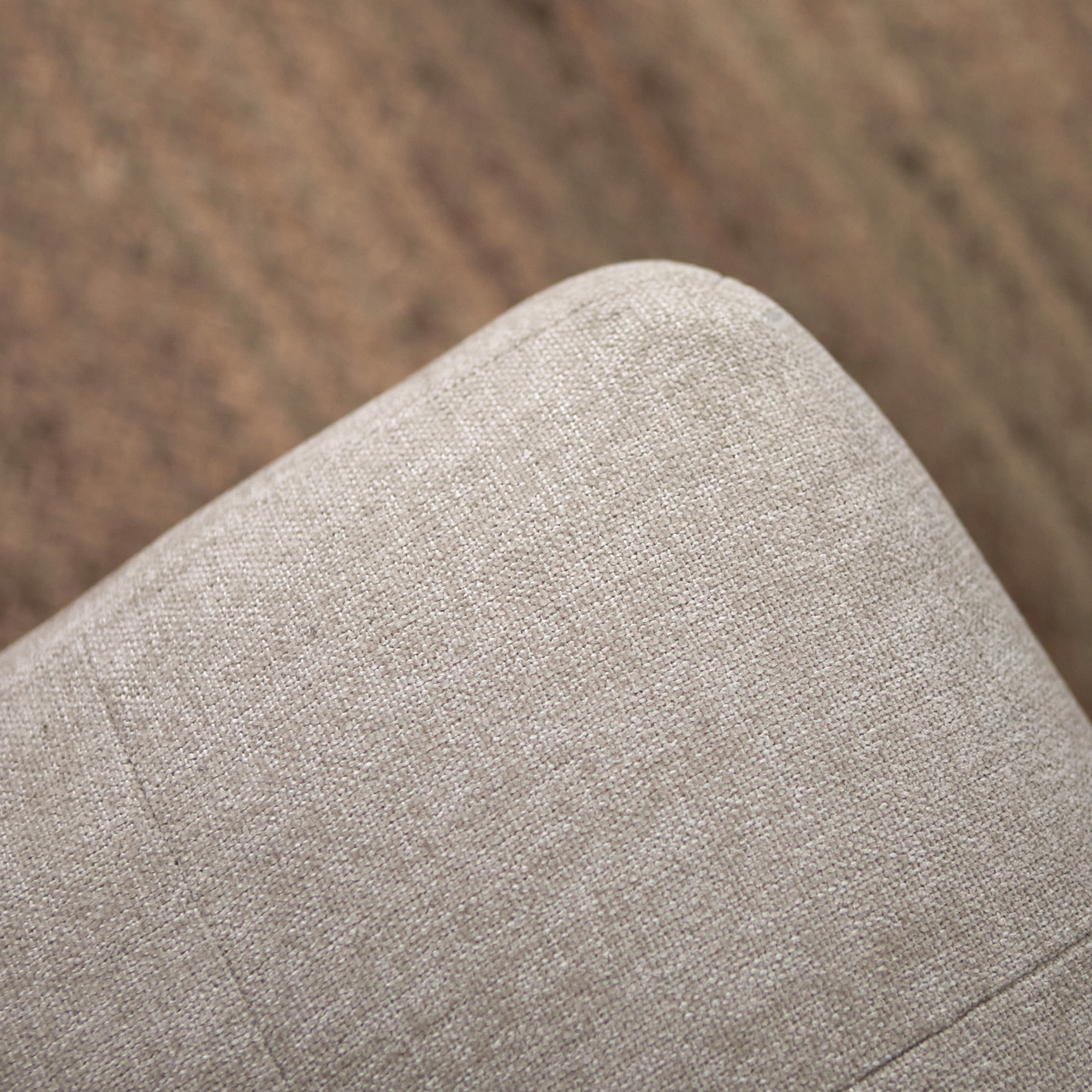 OREO met chaise longue links - Tesla 2003