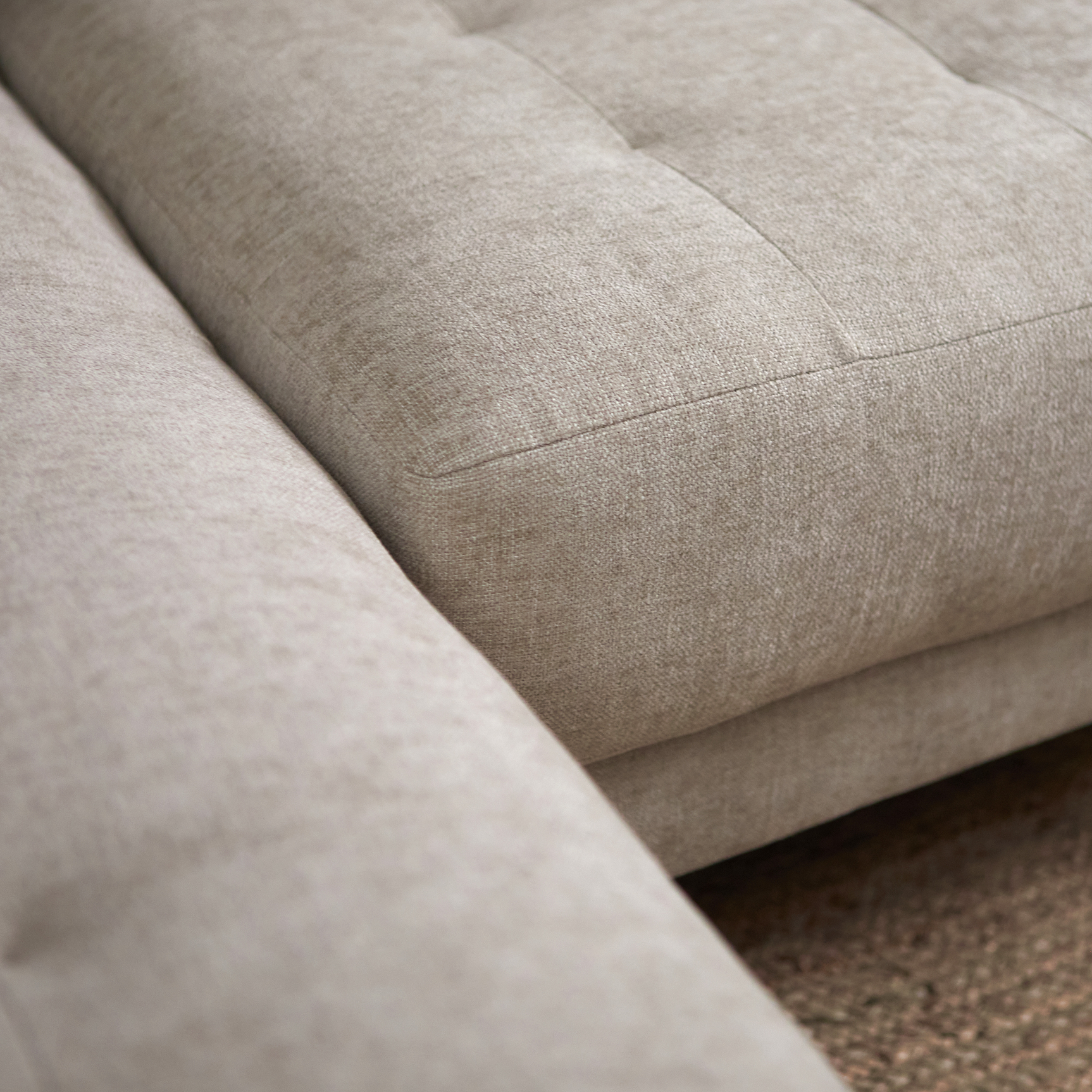 OREO met chaise longue links - Tesla 2003