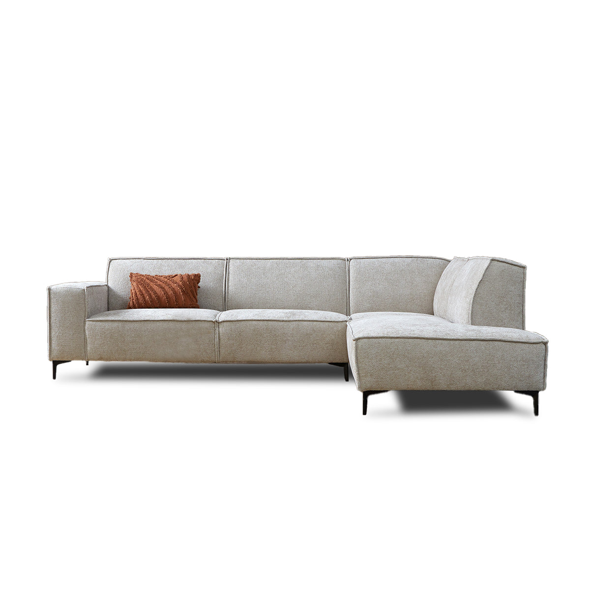 Lichtgrijze hoekbank met chaise rechts en sierkussen
