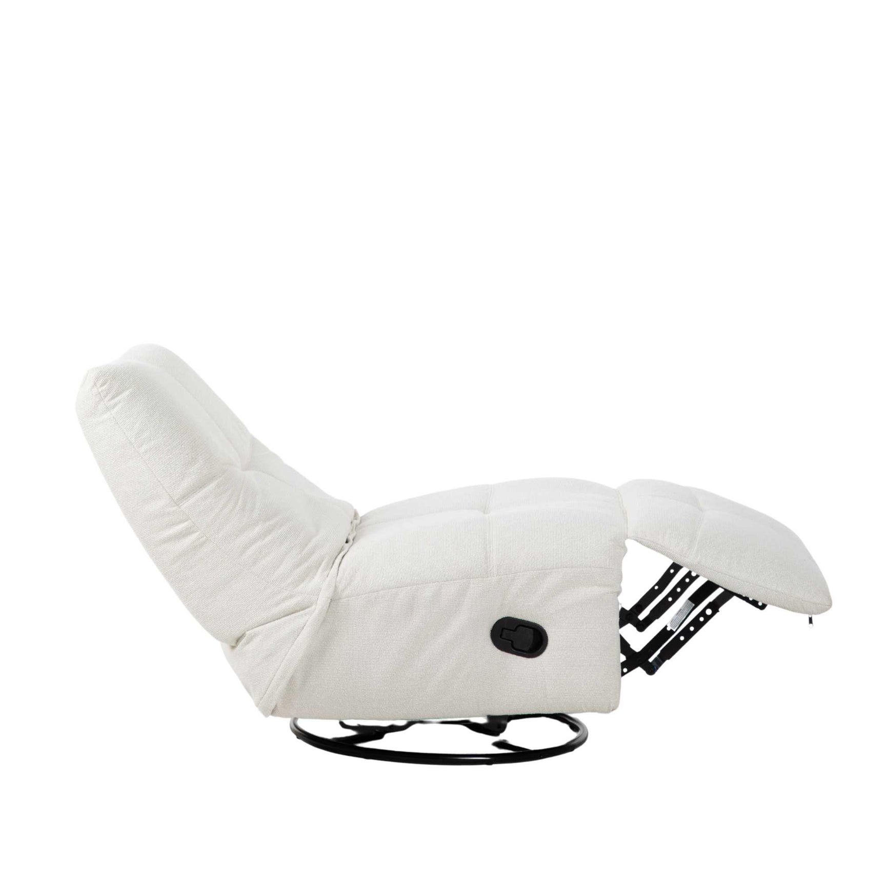Witte relaxfauteuil met open voetensteun en zwarte bedienknop op de arm.