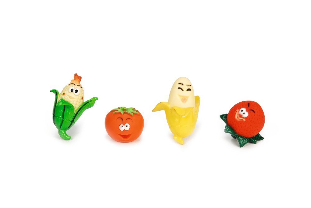 Vinyl fruit speeltjes set met gezichten: groene vrucht, tomaat, banaan en oranje bal