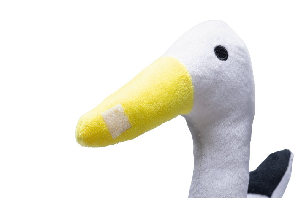 Knuffel ooievaar kop met grijze stof, zwart oog en gele snavel