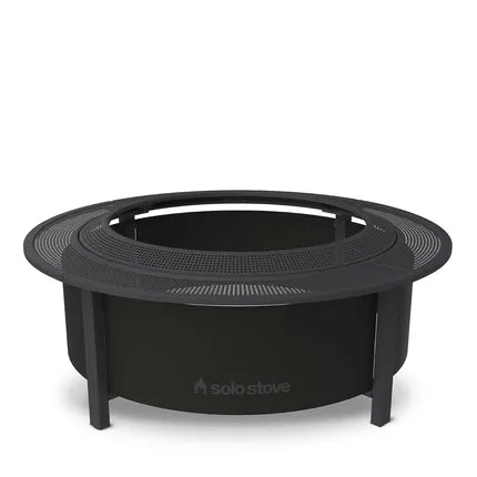 Solo Stove Yukon vuurkorf met ronde geperforeerde ring en open deksel, zwart