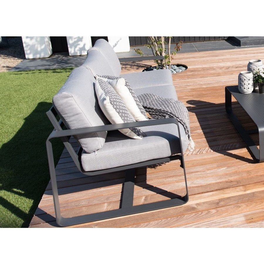 Loungeset Belezza fauteuil met lichtgrijs kussen en sierkussens op metalen frame