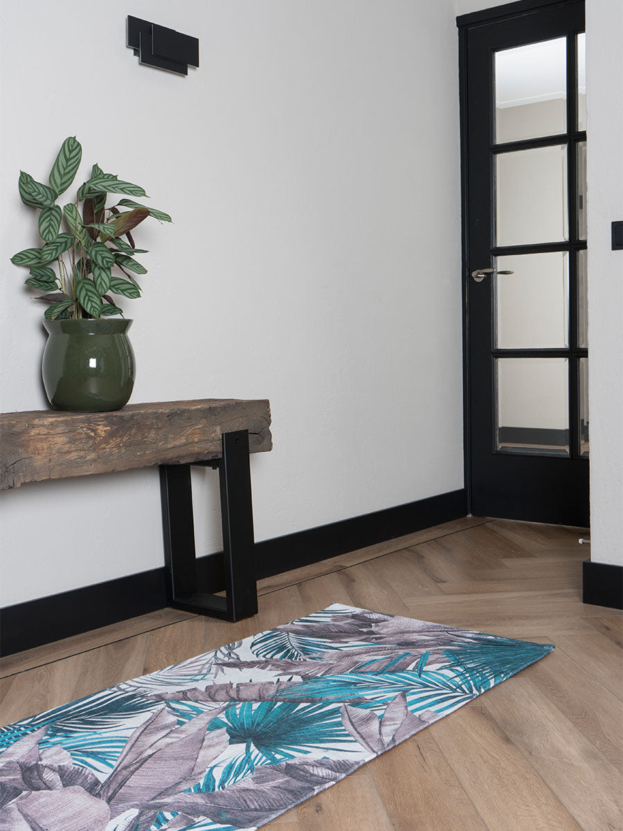 Vloerkleed met palmblaadjes in groen en grijs, 70x140 cm.