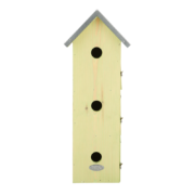 Houten vogelhuisje met drie ronde openingen, grijze dakrand en smalle behuizing