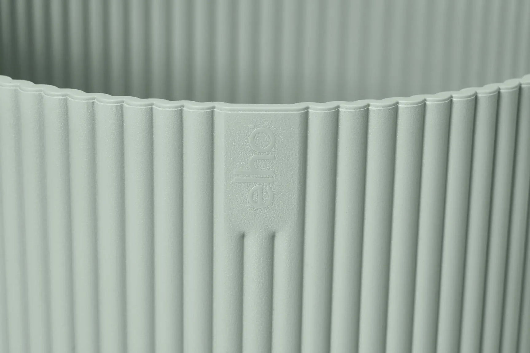 Elho Vibes fold mini bloempot, close-up ribbels en opdruk op de rand, sorbetgroen