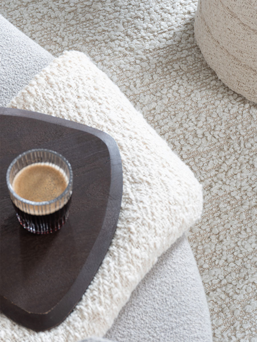 Rond vloerkleed Mica met grove, crème pool en grijs patroon
