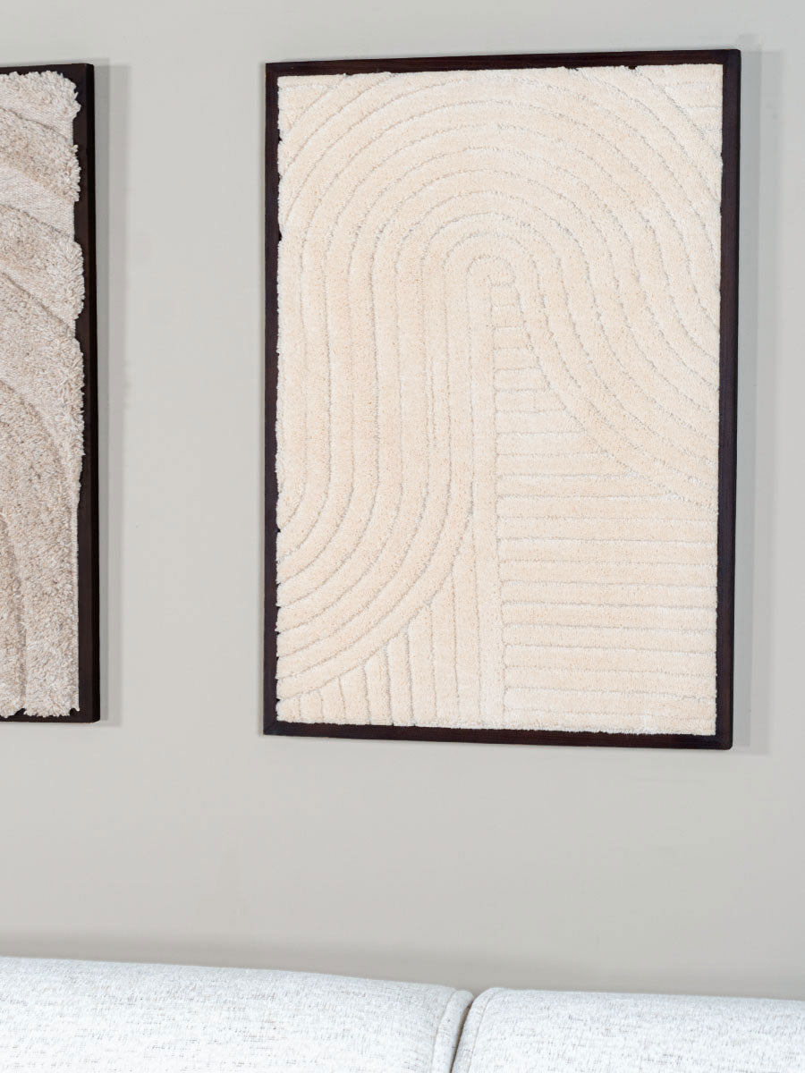 Wollen wanddecoratie met zwarte frame en abstract gebogen lijnen, crèmekleurig
