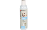 Shampoo voor puppy's in witte fles met witte dop en label