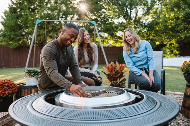 Solo Stove Yukon vuurkorf met geperforeerde bovenring, buitenopstelling