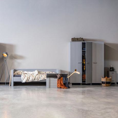 DENNIS KAST MET LADEN GRENEN BETONGRIJS [fsc]