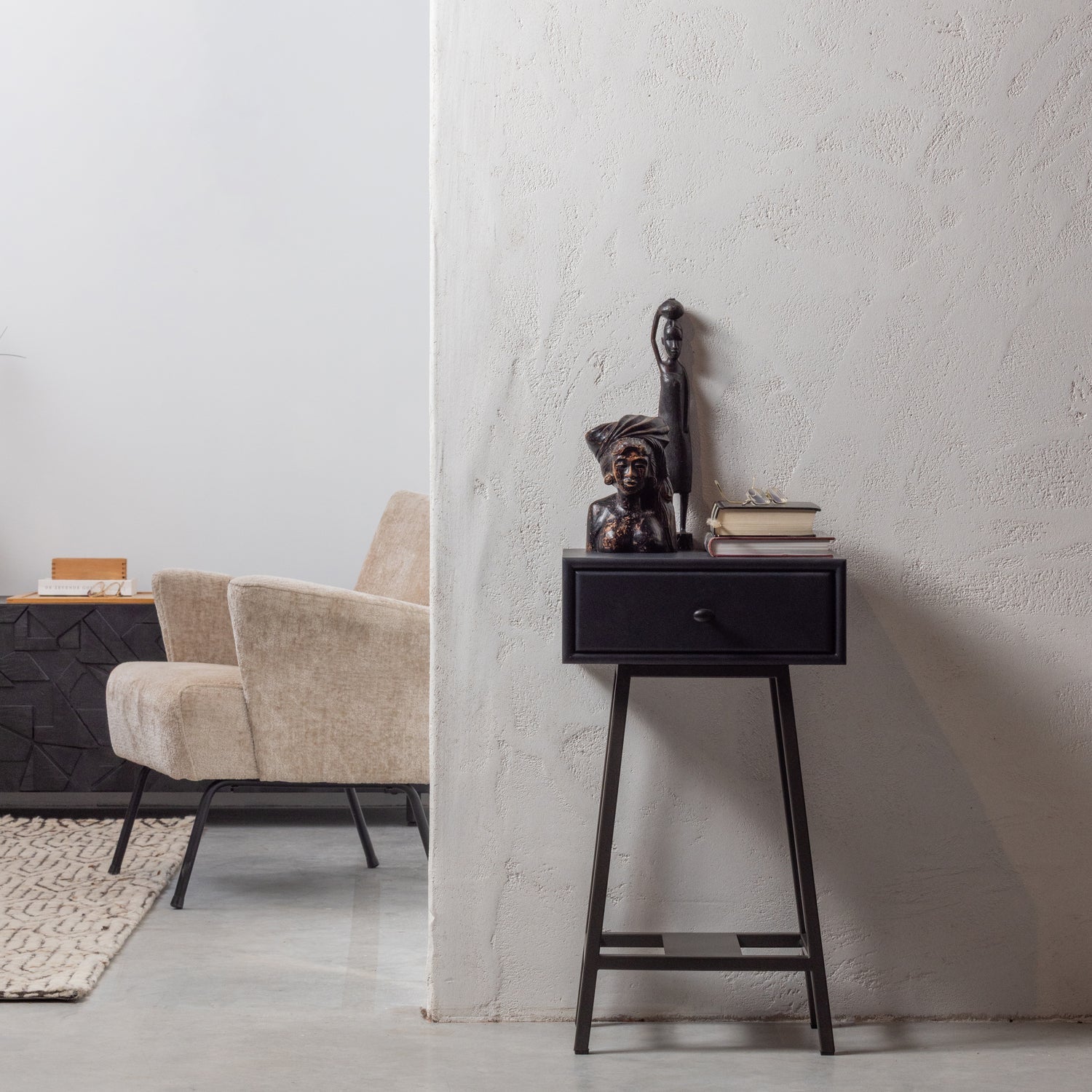 SKYBOX SIDETABLE MANGOHOUT/METAAL ZWART