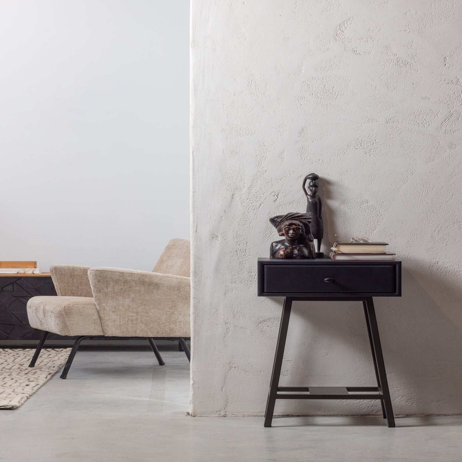 SKYBOX SIDETABLE MANGOHOUT/METAAL ZWART