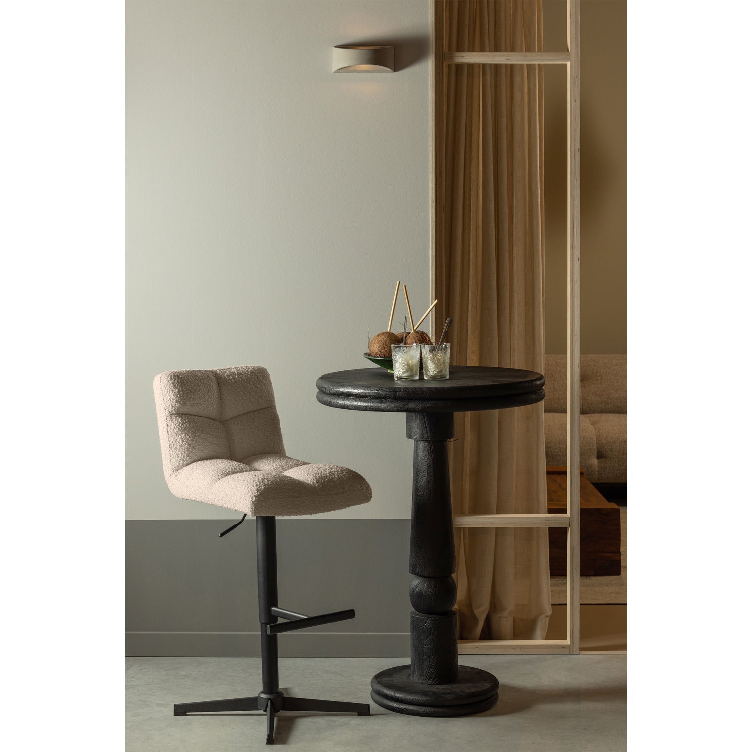 VINNY DRAAIBARE BARSTOEL BOUCLE ZAND