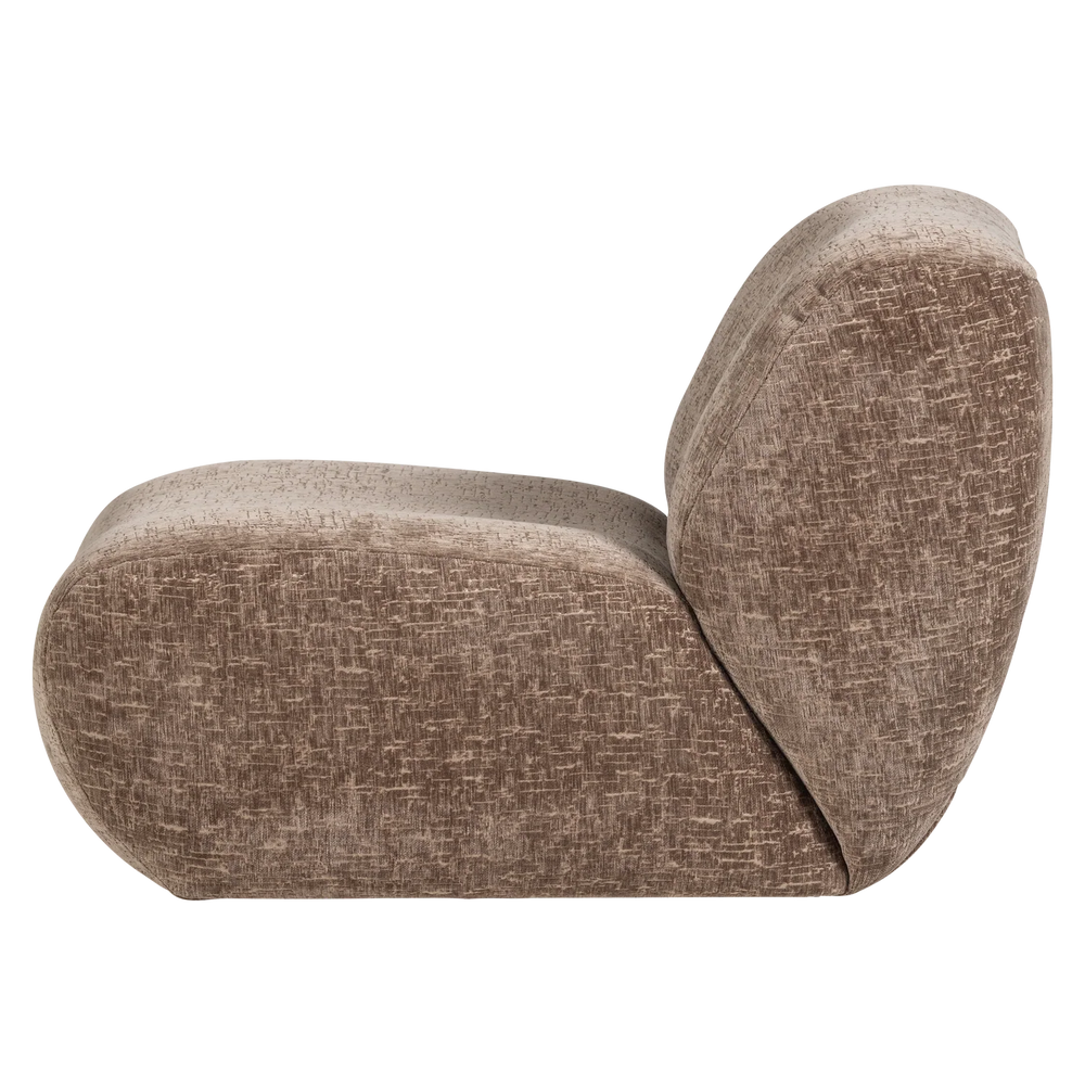 Fauteuil met craquelé velvet in lichtbruin, schuin achteraanzicht van rug en zitting.