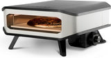 Elektrische pizzaoven met pizza binnen, wit ombouw en zwarte voetjes.