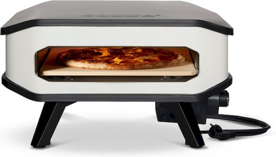 Elektrische pizzaoven met pizza op pizzastone en aangesloten netsnoer